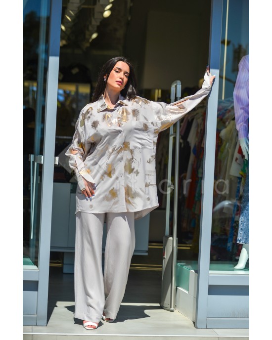 Qizil sochli qizlar fotosuratlarni sorishadi